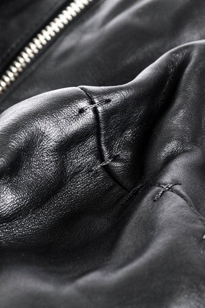 Shop Emerging Slow Fashion Avant-garde Artisan Leather Brand Gegenüber Black Wunde Mittel Large Shoulder Messneger Bag at Erebus