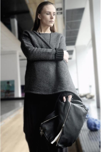 Shop emerging slow fashion handbag designer Anoir by Amal Kiran Jana black leather and suede Transformable Shoulder Bag - Erebus - 7