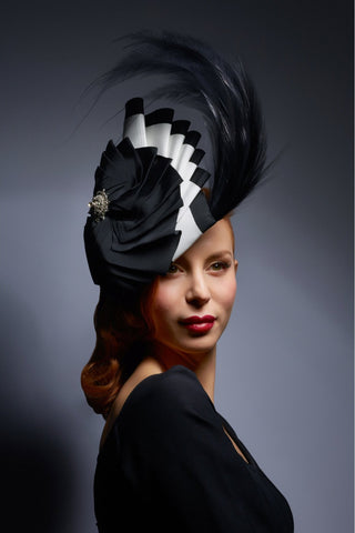 Shop emerging slow fashion milliner Valeria Agostini Piuma Pleated headpiece - Erebus